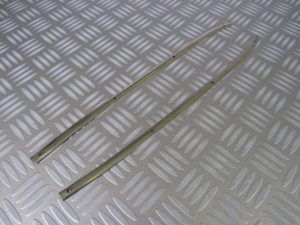 VESPA 1960/70 Baguettes tapis de poutre centrale.