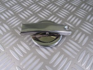 VESPA Bouchon de réservoir chromé. (a)