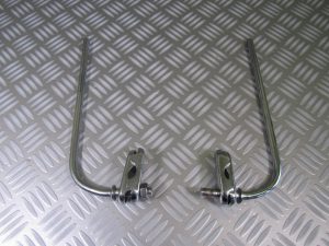 Windshield rod support. (a)