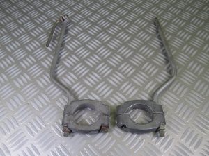 Support tige de pare-brise. (c)