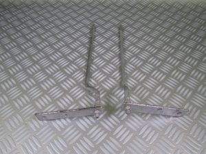 Windshield rod support. (d)