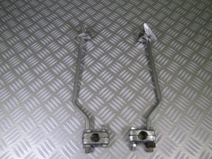 Windshield rod support. (f)